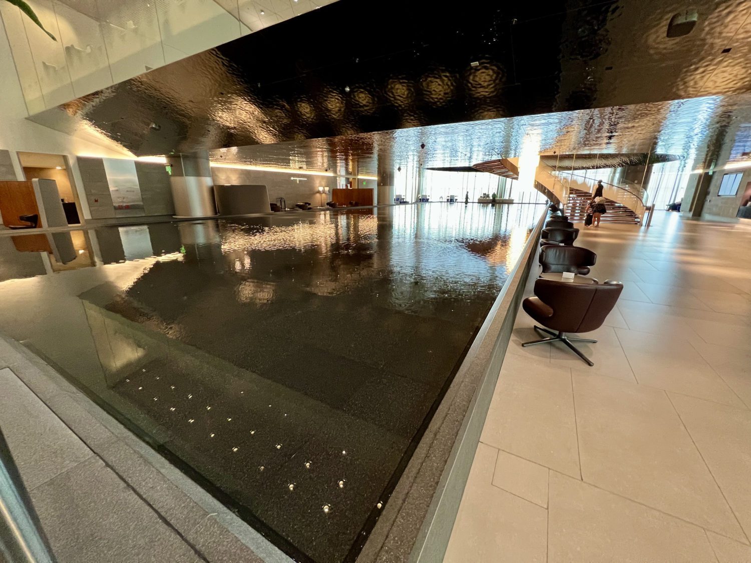 al mourjan lounge pool