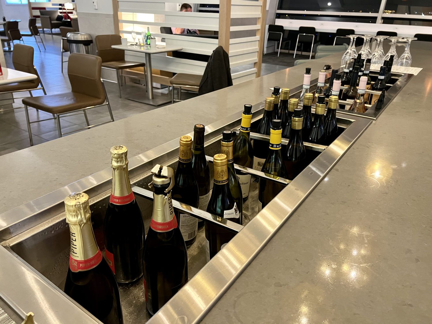 american flagship lounge dallas champagne bar