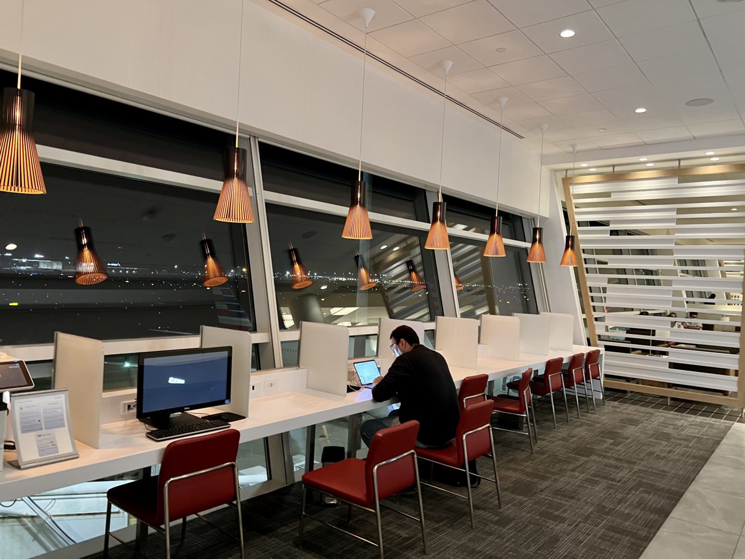 dallas flagship lounge work station