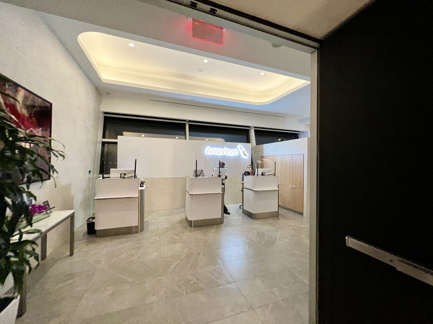 flagship lounge dallas entrance