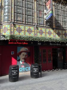Pub in the narrow streets of Dublin, Ireland