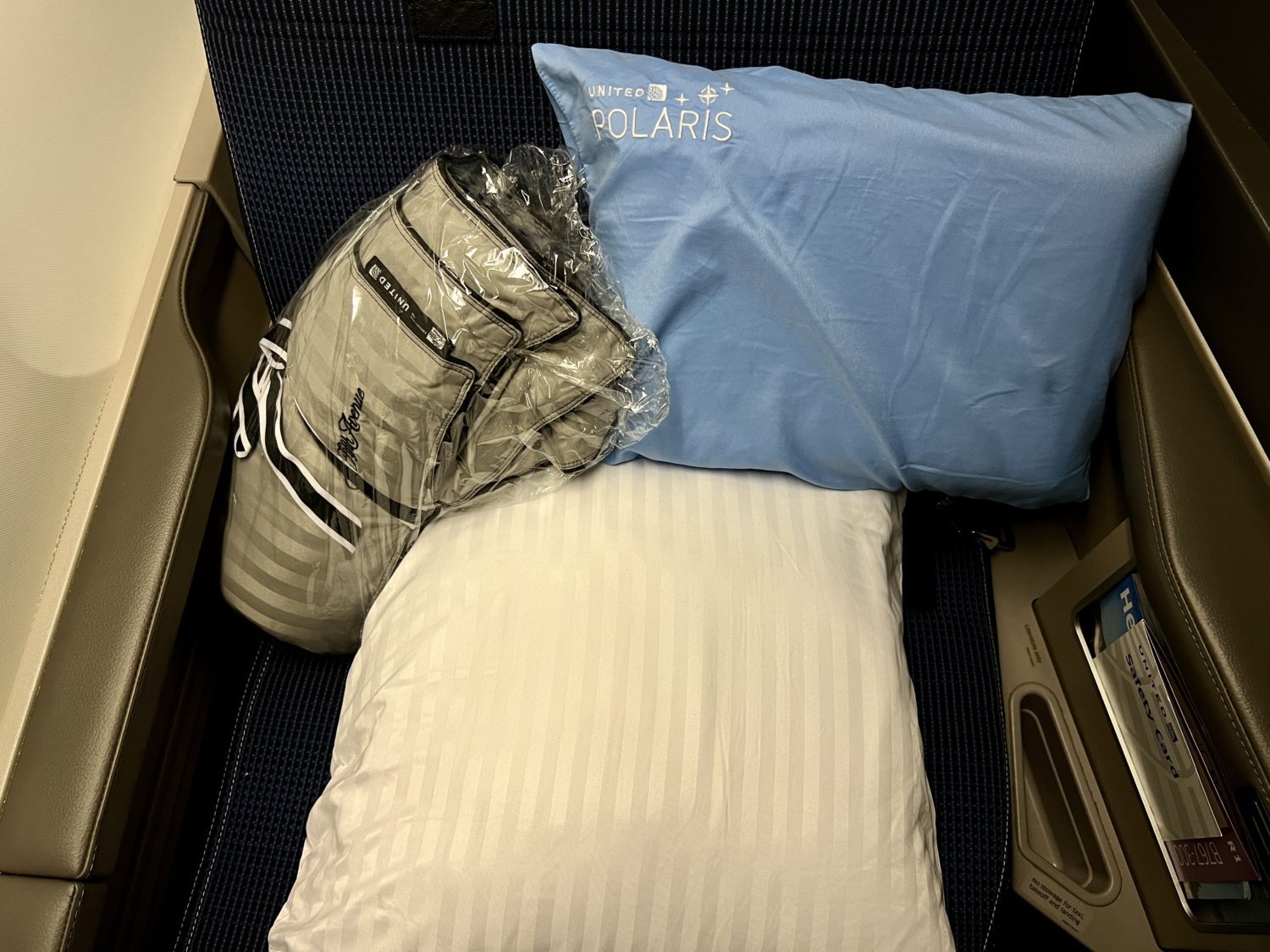 pillows and bedding in united polaris business class