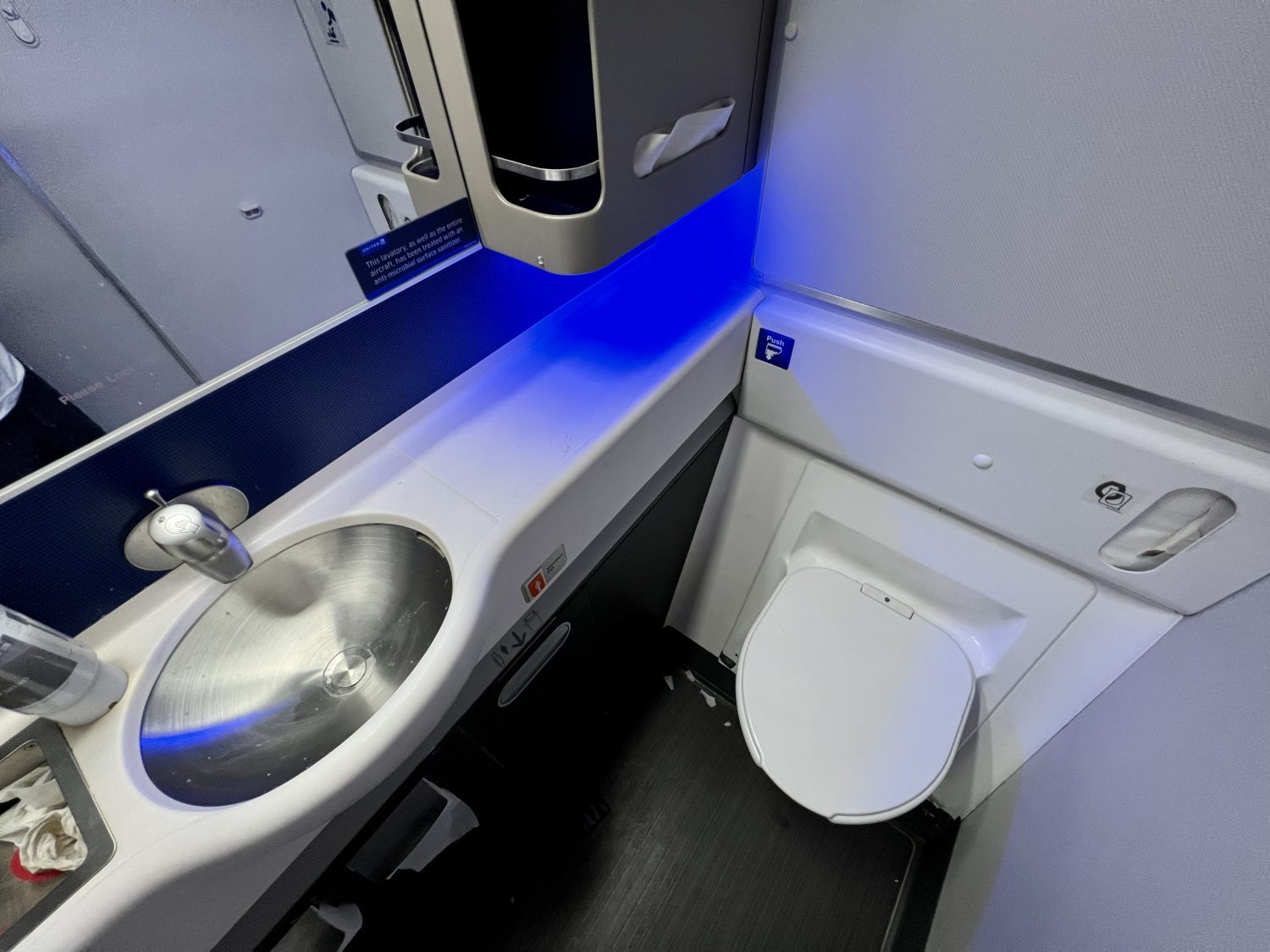 larger lavatory on united airlines 767-300