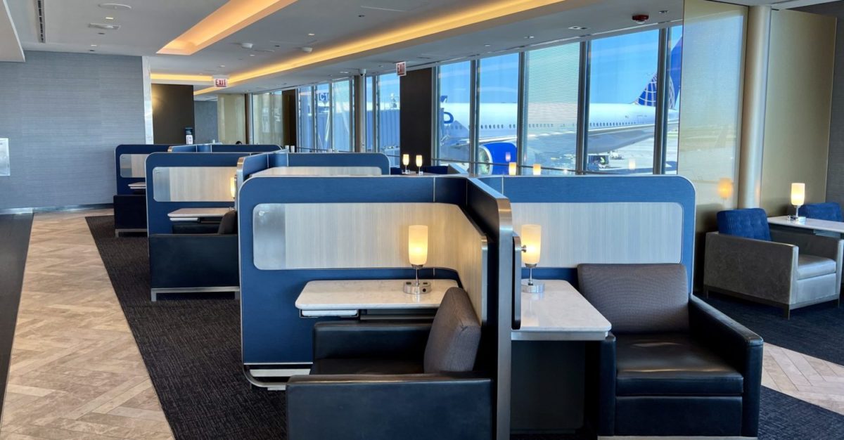 united polaris lounge chicago