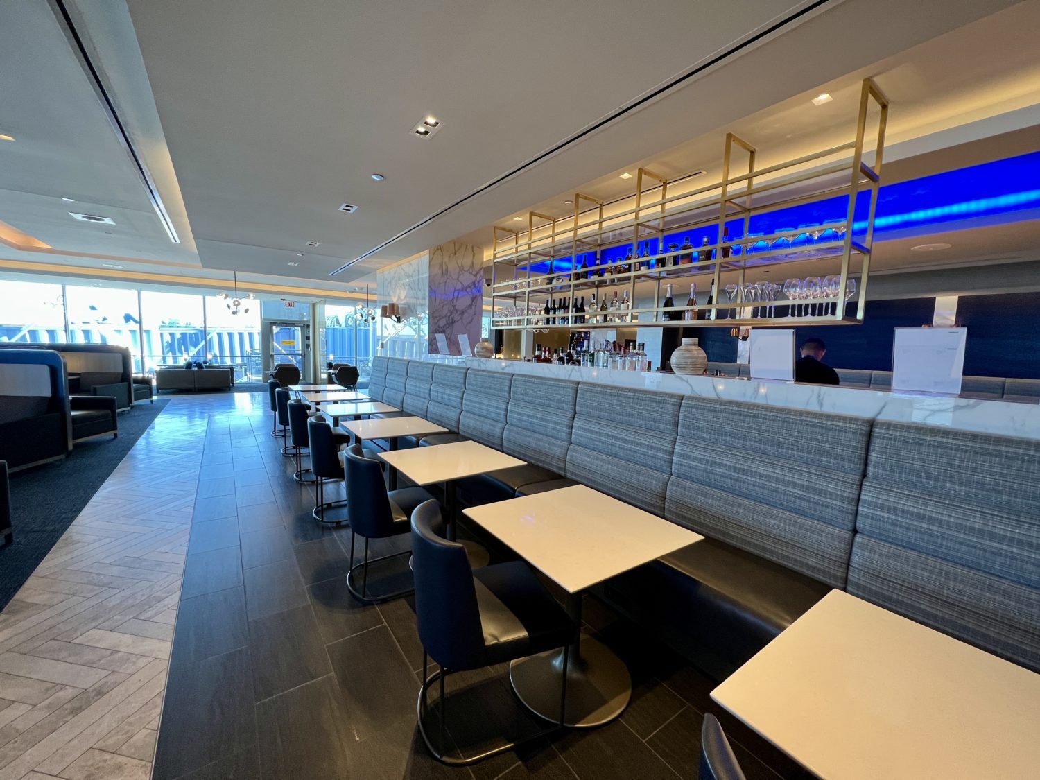 united polaris lounge chicago seating