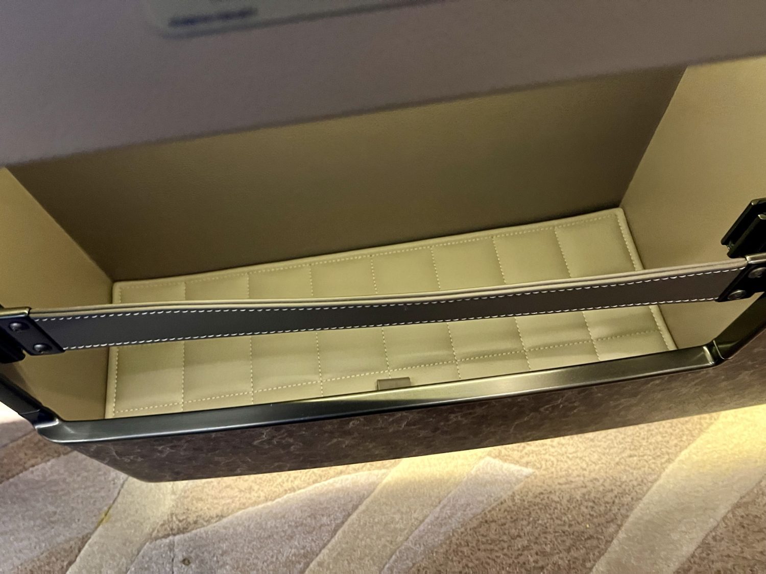 Singapore airlines first class storage