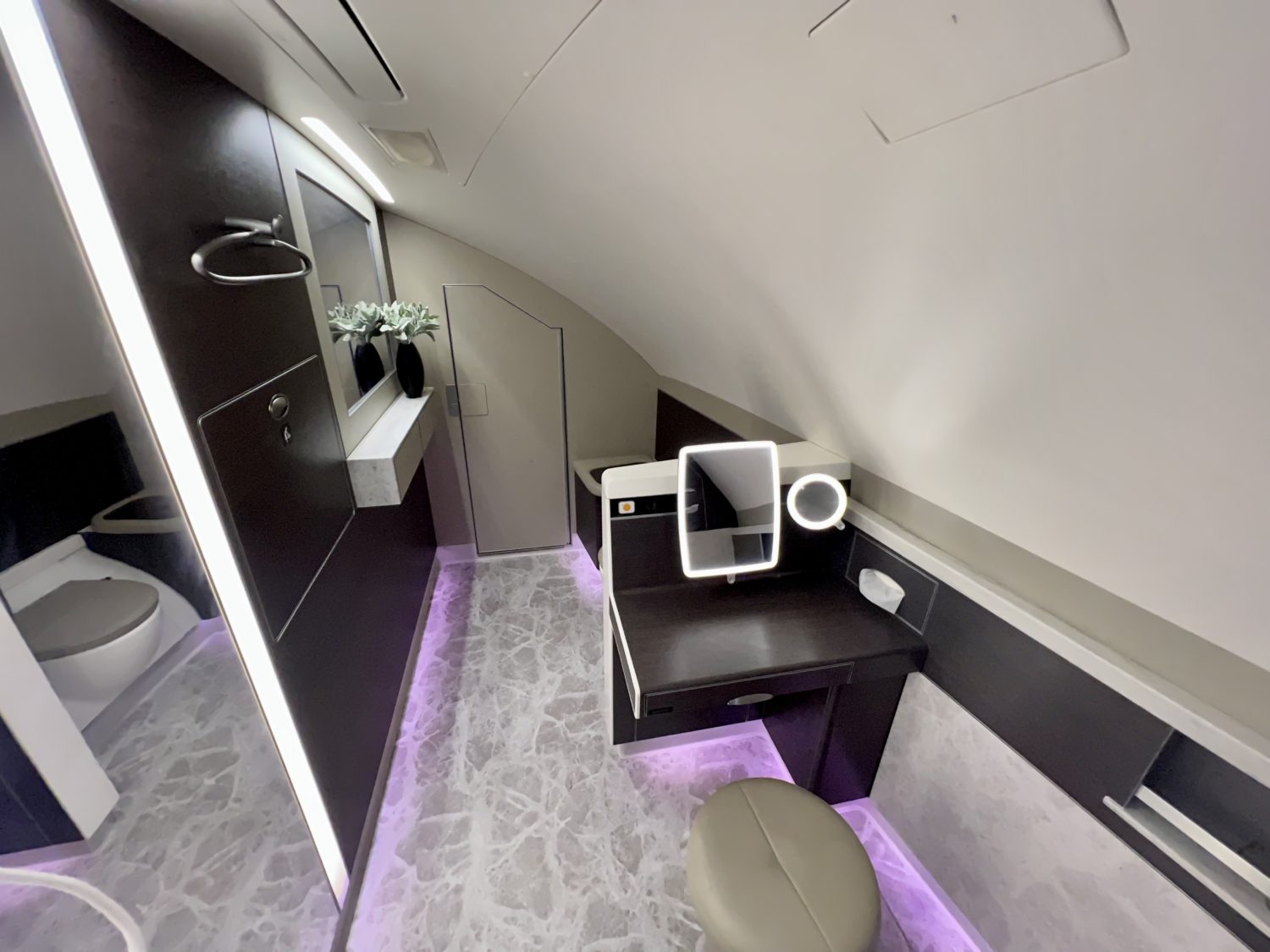 Singapore Airlines first class bathroom