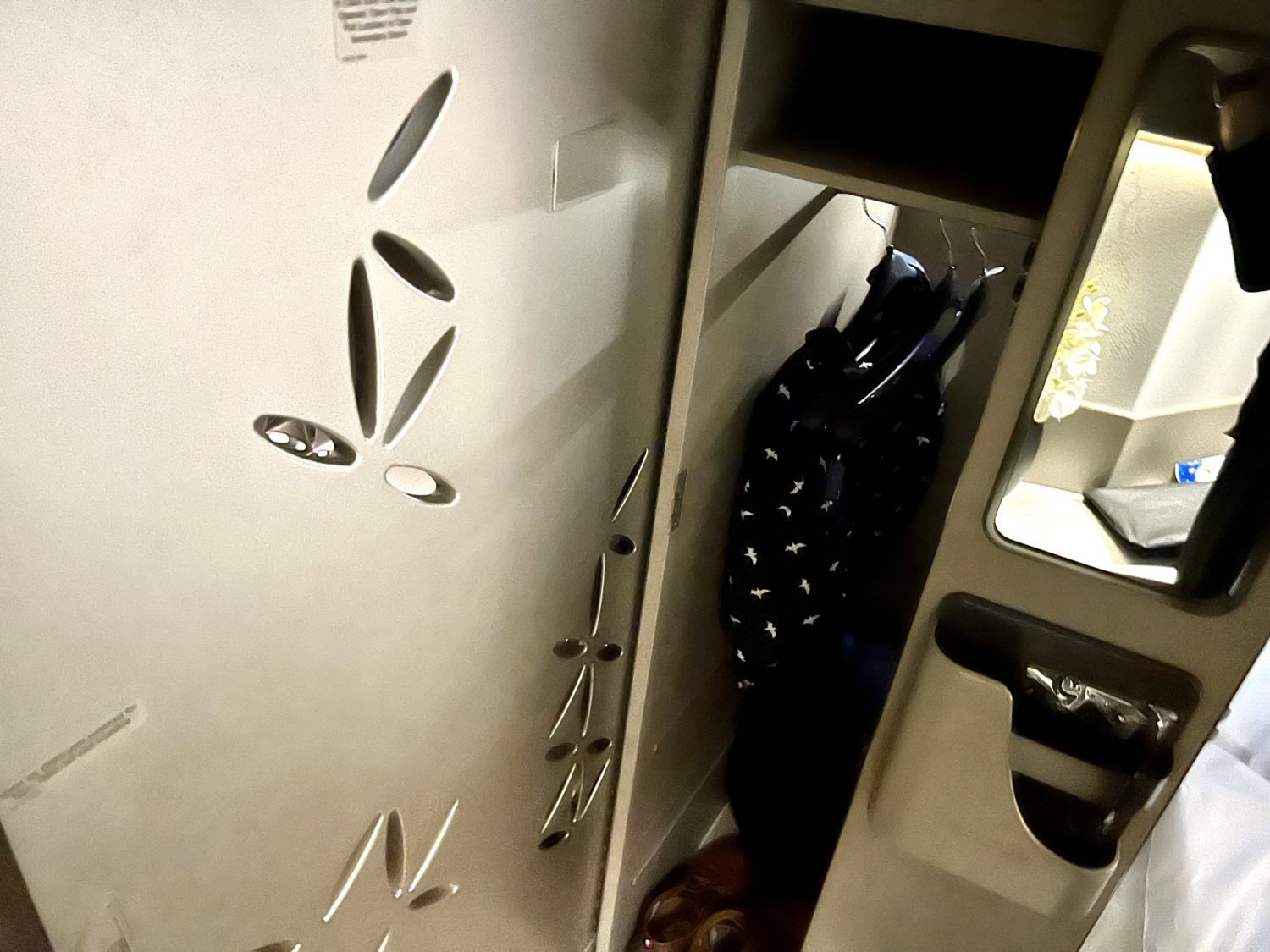 Singapore A380 first class Closet