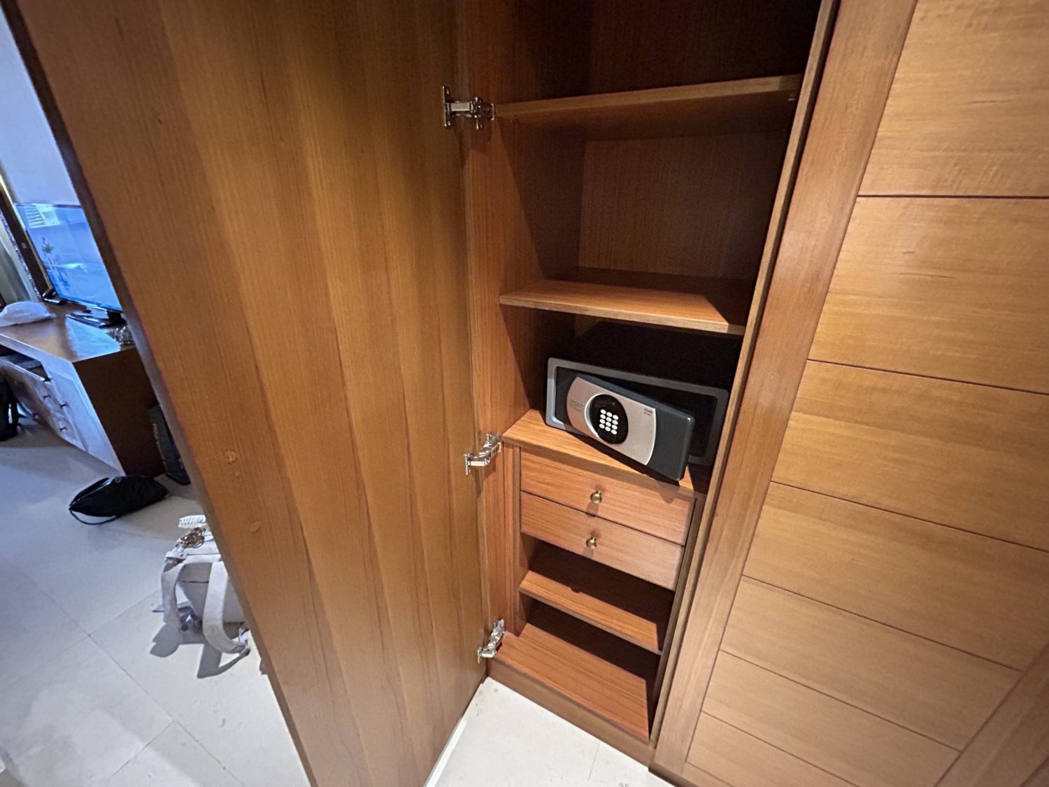 Park Hyatt Zanzibar closet