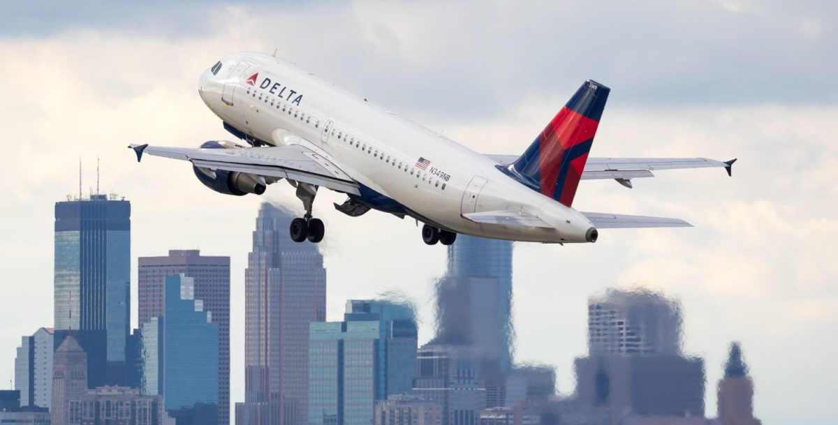 delta plane slides off runway