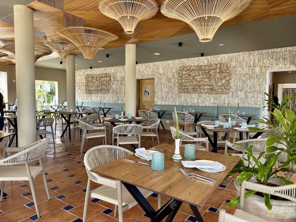 lola beach indoor seating