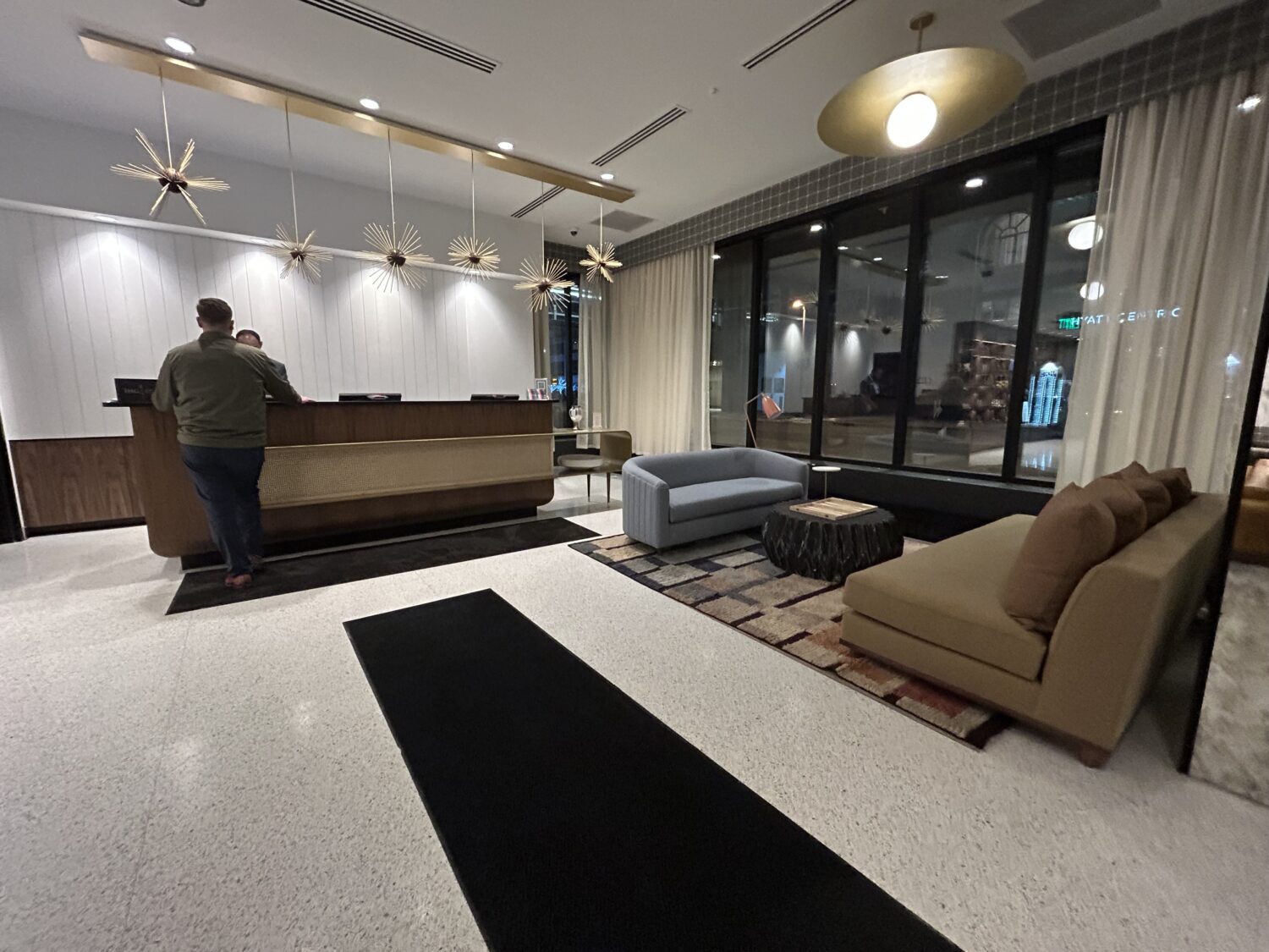 Check in counter Hotel Indigo