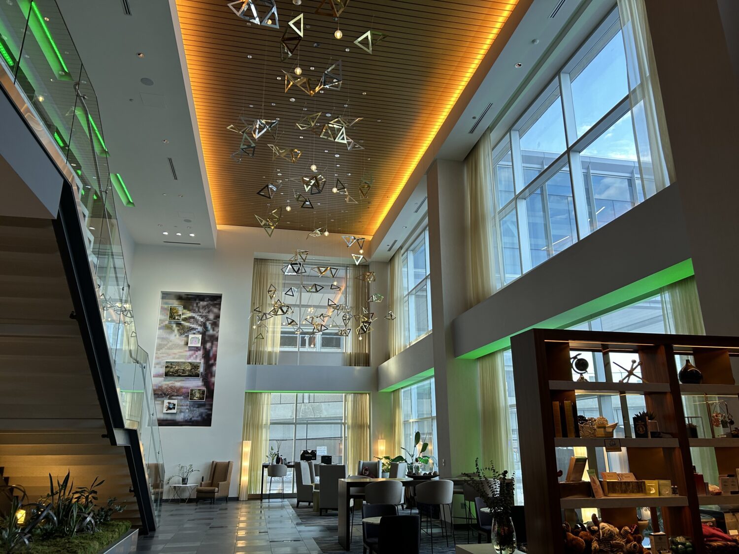 Review: After Cutting Amenities, InterContinental MSP Remains a Comfy Stay 53 Intercontinental Lobby