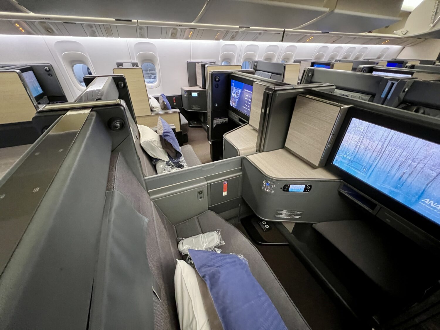 ana business class seats with divider down 