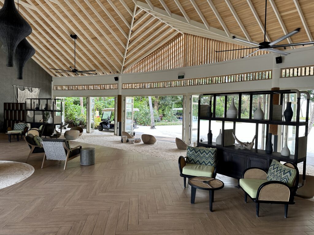 le meridient maldives lobby hub