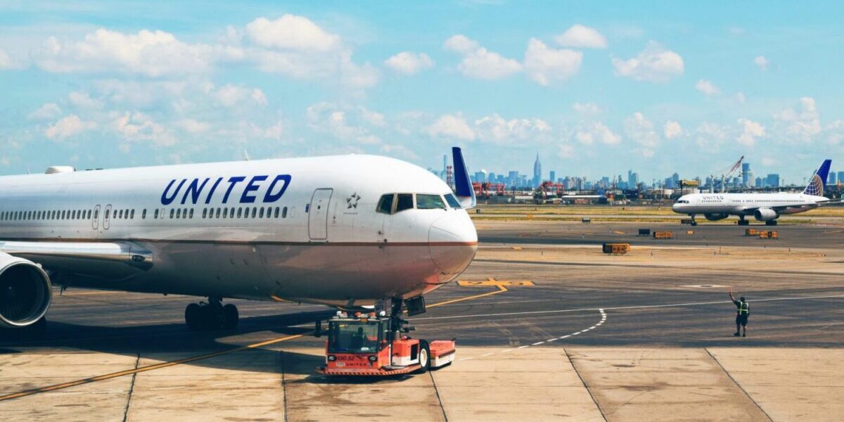 United Airlines plane
