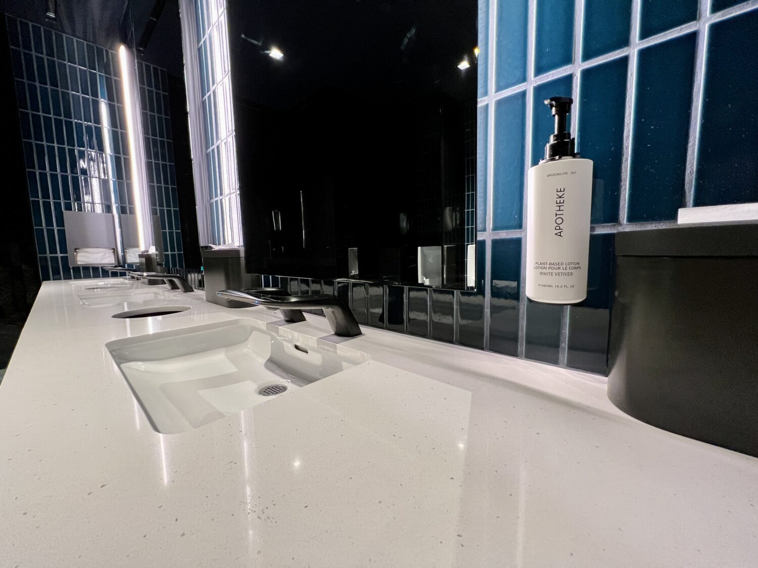 chase sapphire lounge boston bathroom amenities
