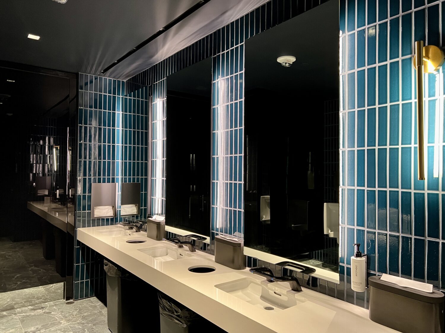 chase sapphire lounge boston bathroom