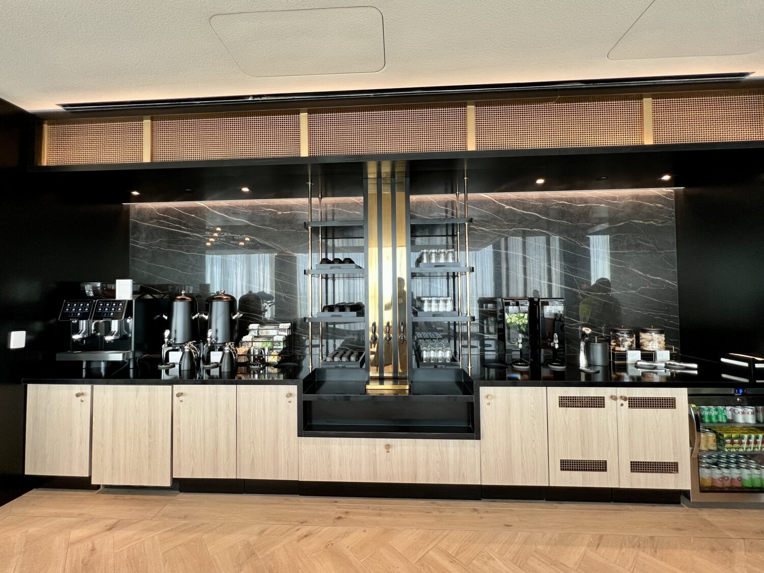 chase sapphire lounge boston beverage station