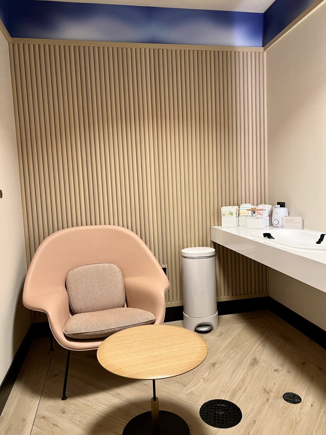 chase sapphire lounge boston nursing room