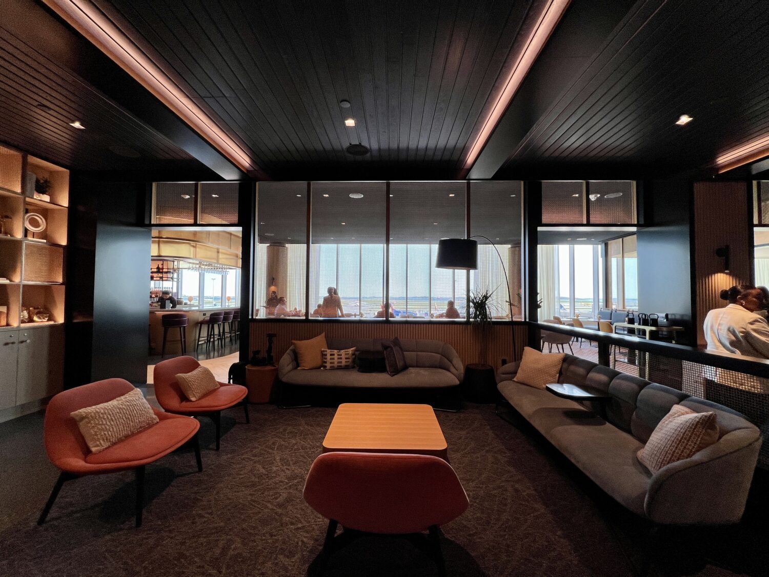 chase sapphire lounge boston entryway