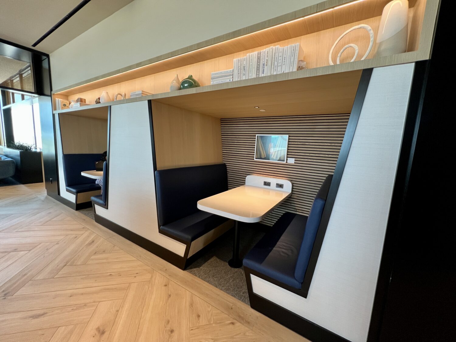 chase sapphire lounge boston seating