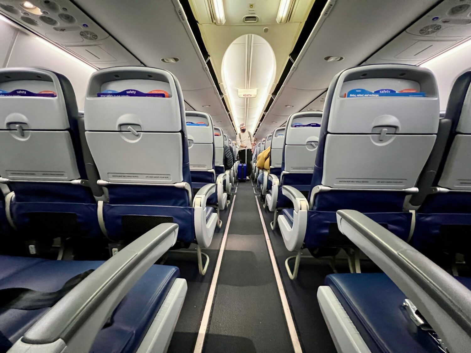 sun country plane with seats 