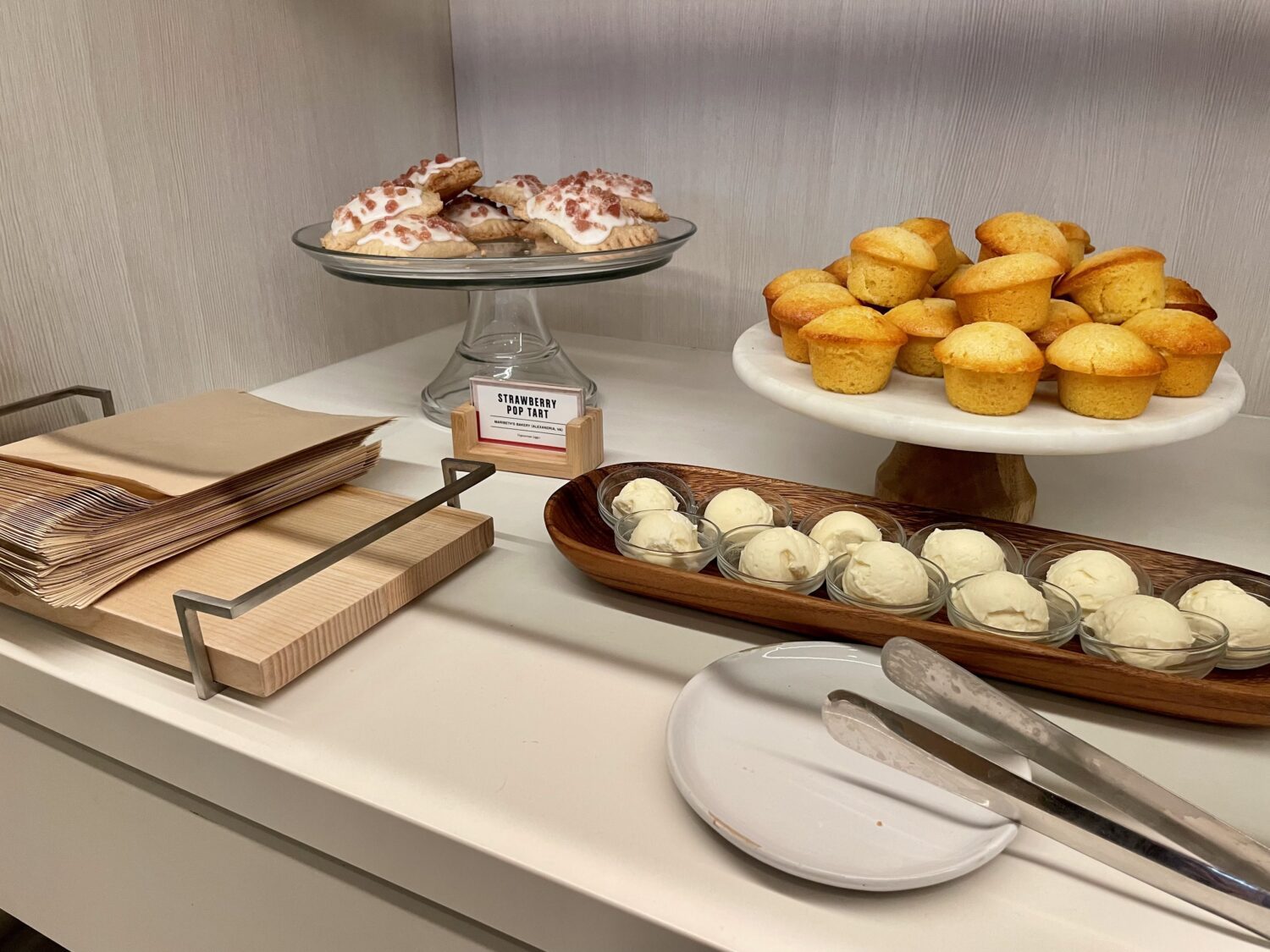 Dulles Capital One Lounge