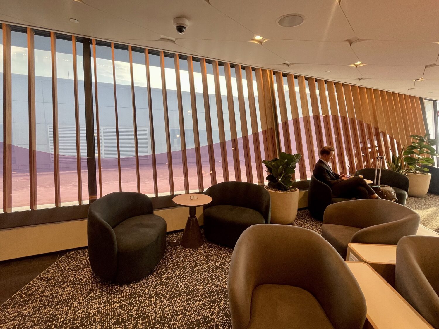 Dulles Capital One Lounge