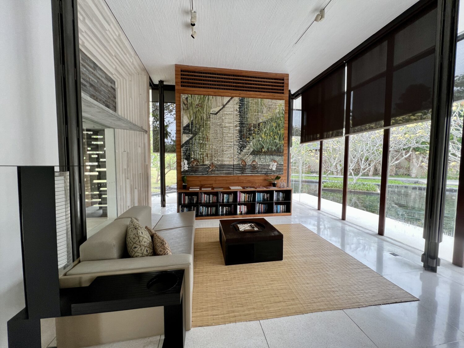 alila villas uluwatu library