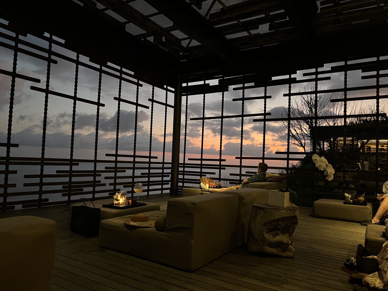 alila villas uluwatu bar at sunset