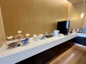 narita lounge snacks