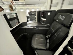 middle business class seat pairs in zipair