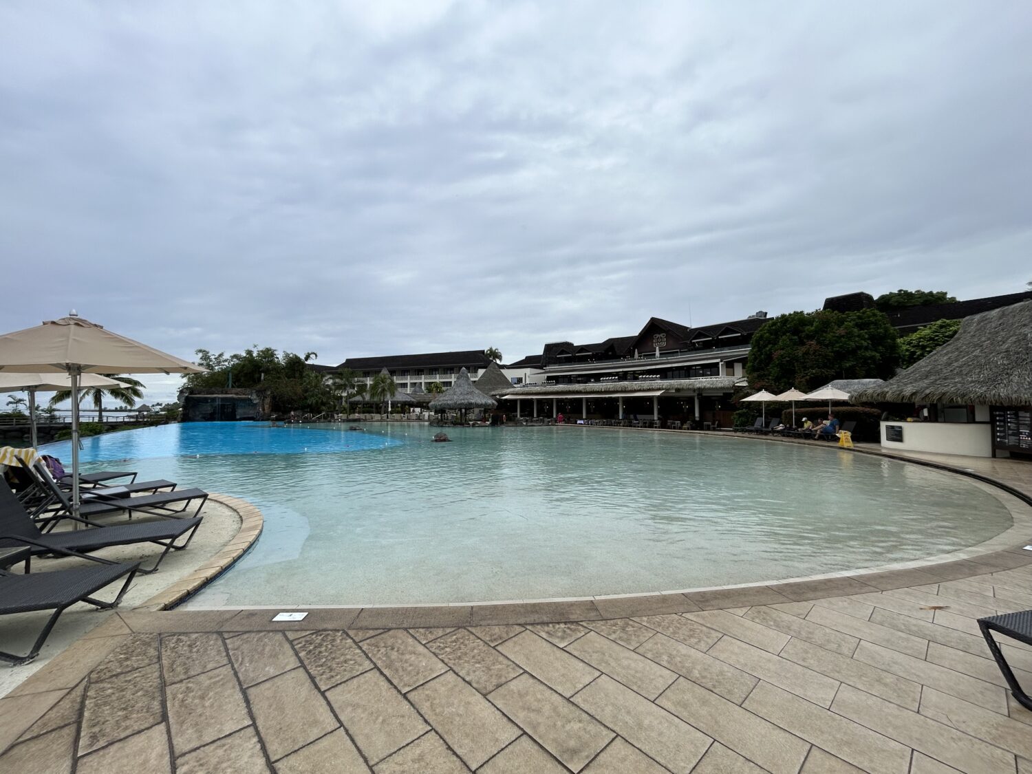 Main pool IHG Tahiti