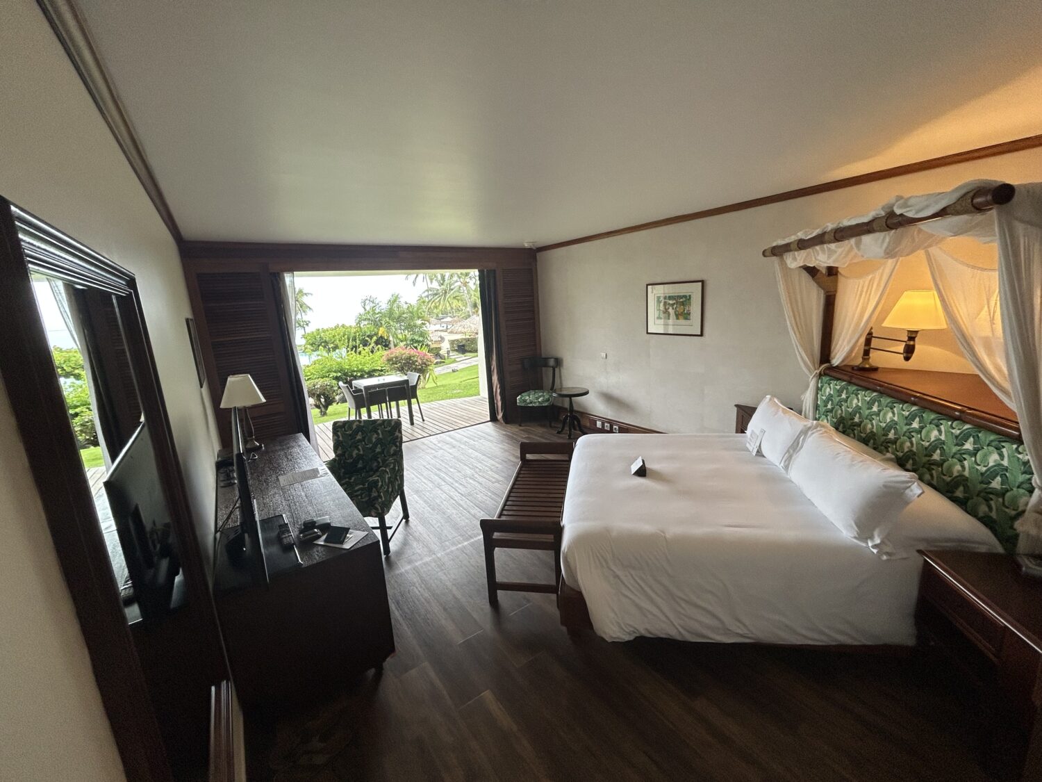 Room IHG Tahiti wide shot
