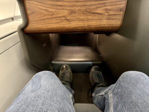 footwell qantas business class