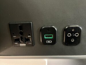 power outlet qantas seat