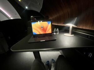 qantas lounge work desk