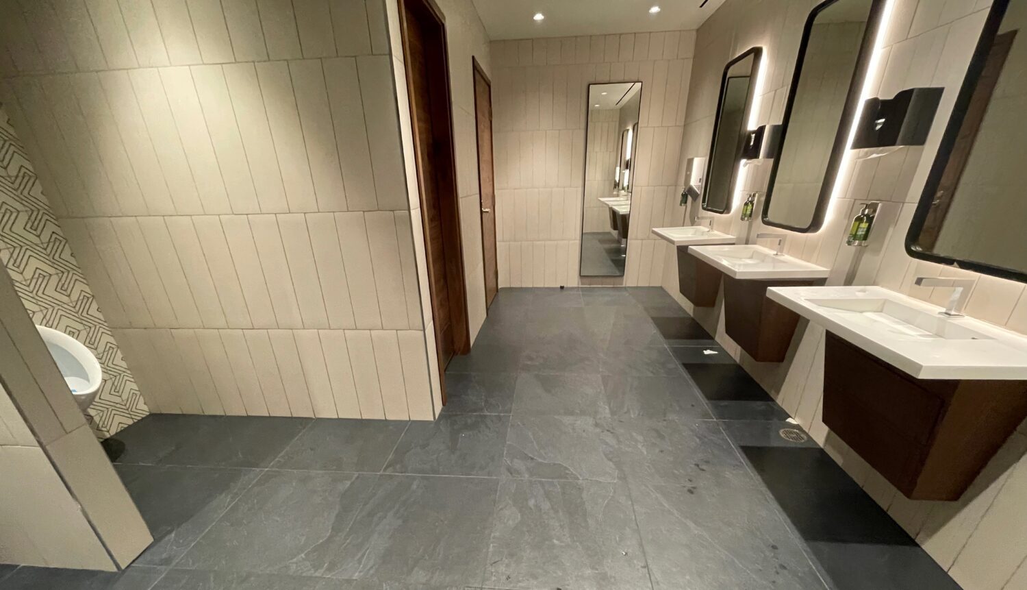 Amex Lounge SEA Bathroom M