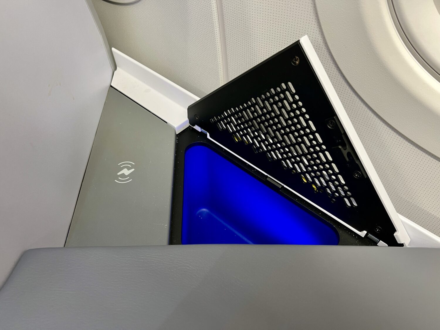 jetblue mint suites storage