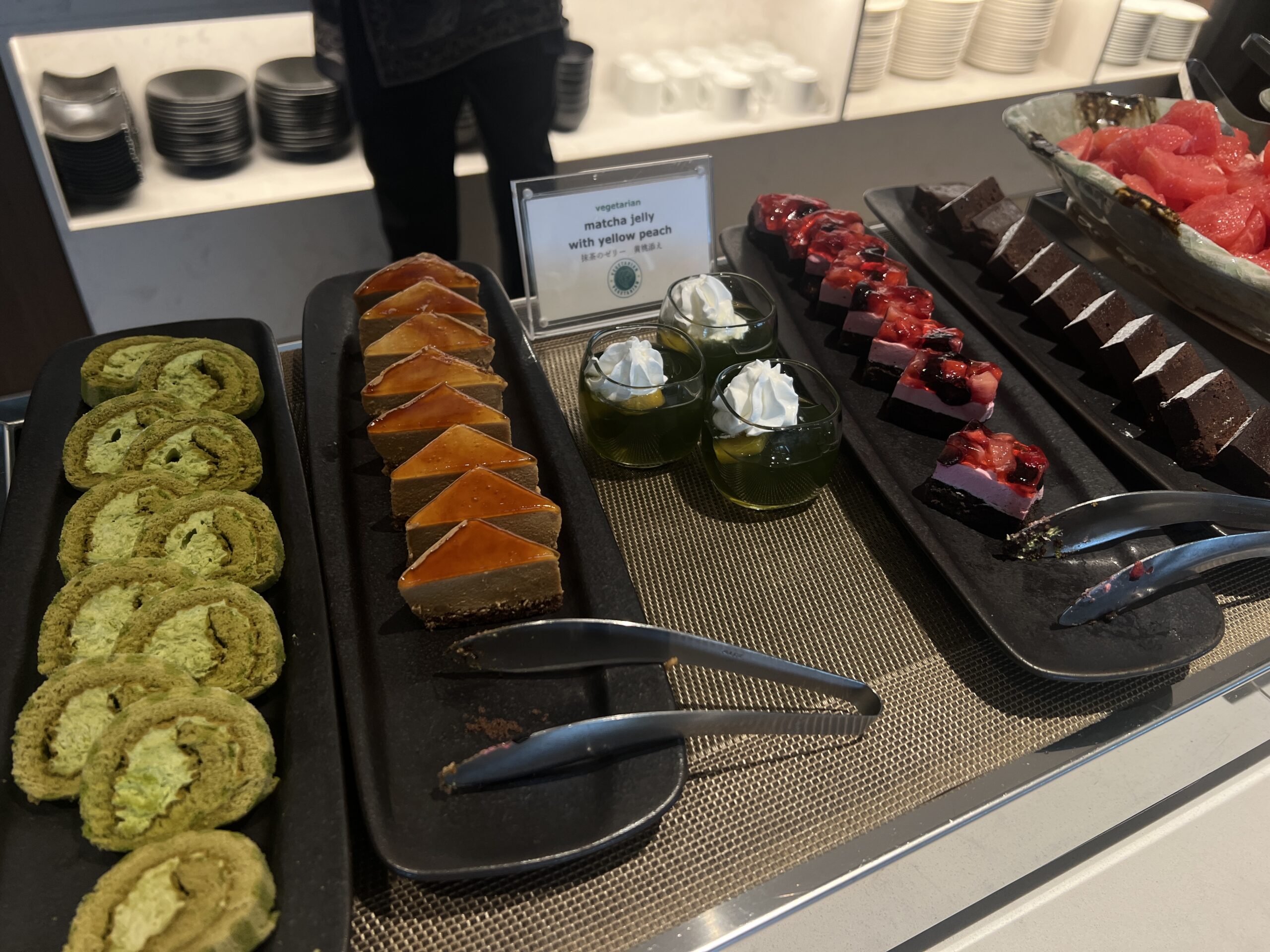 HND SkyClub desserts