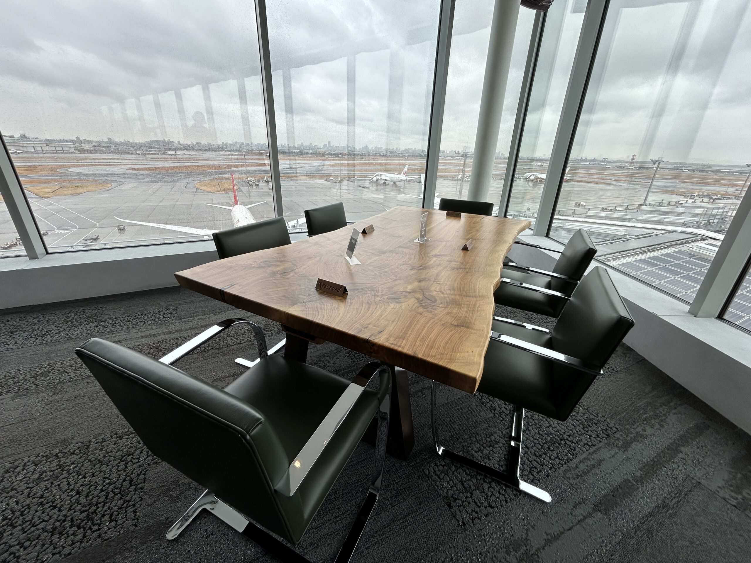 Meeting table HND SkyClub