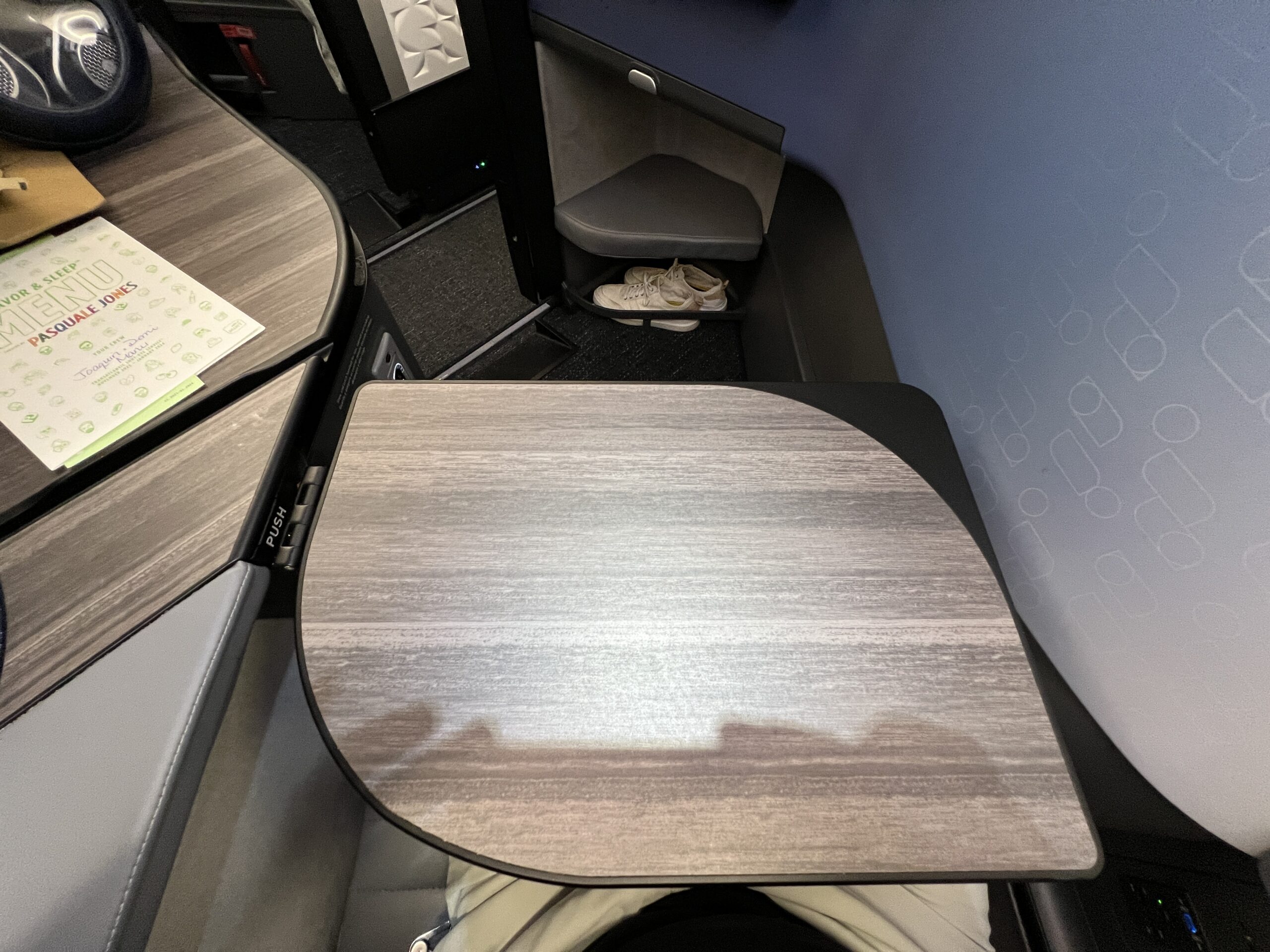 jetblue mint tray table