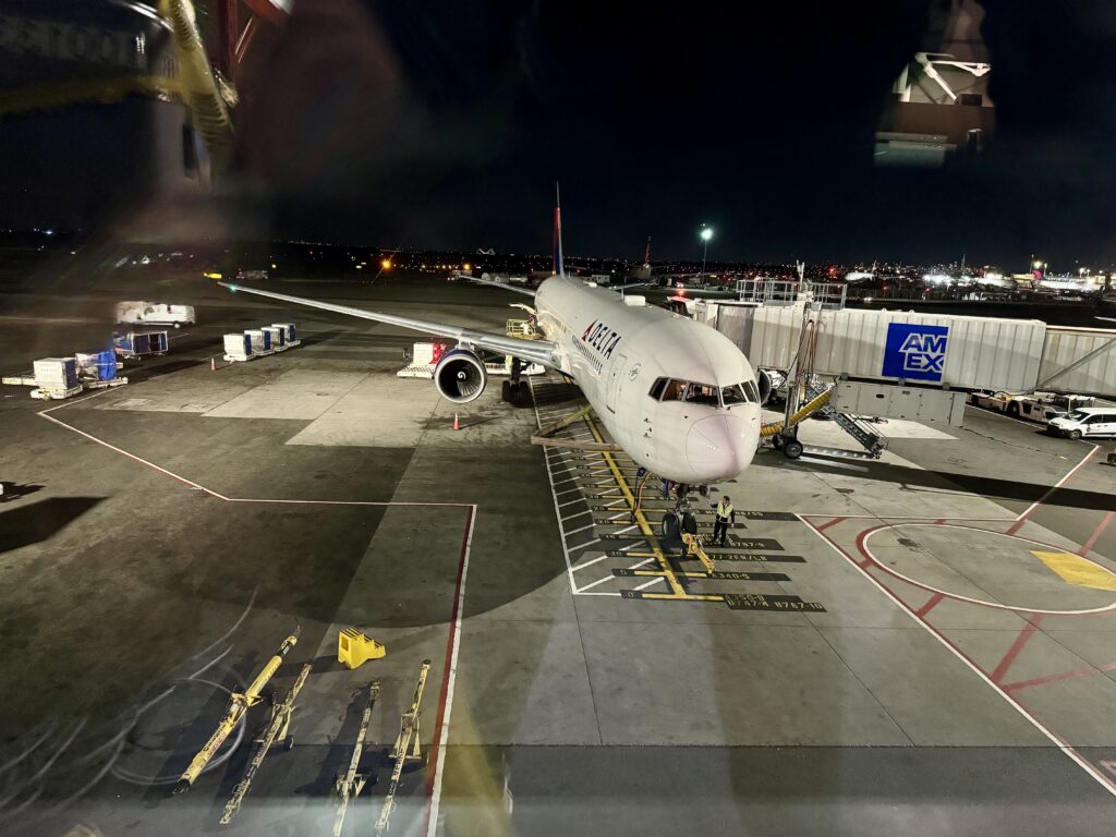Delta 767-400ER at the gate