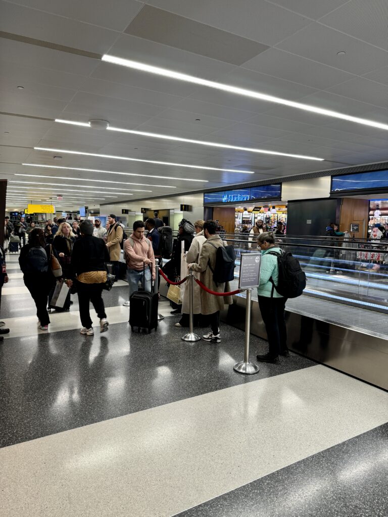 Delta Sky Club Line JFK