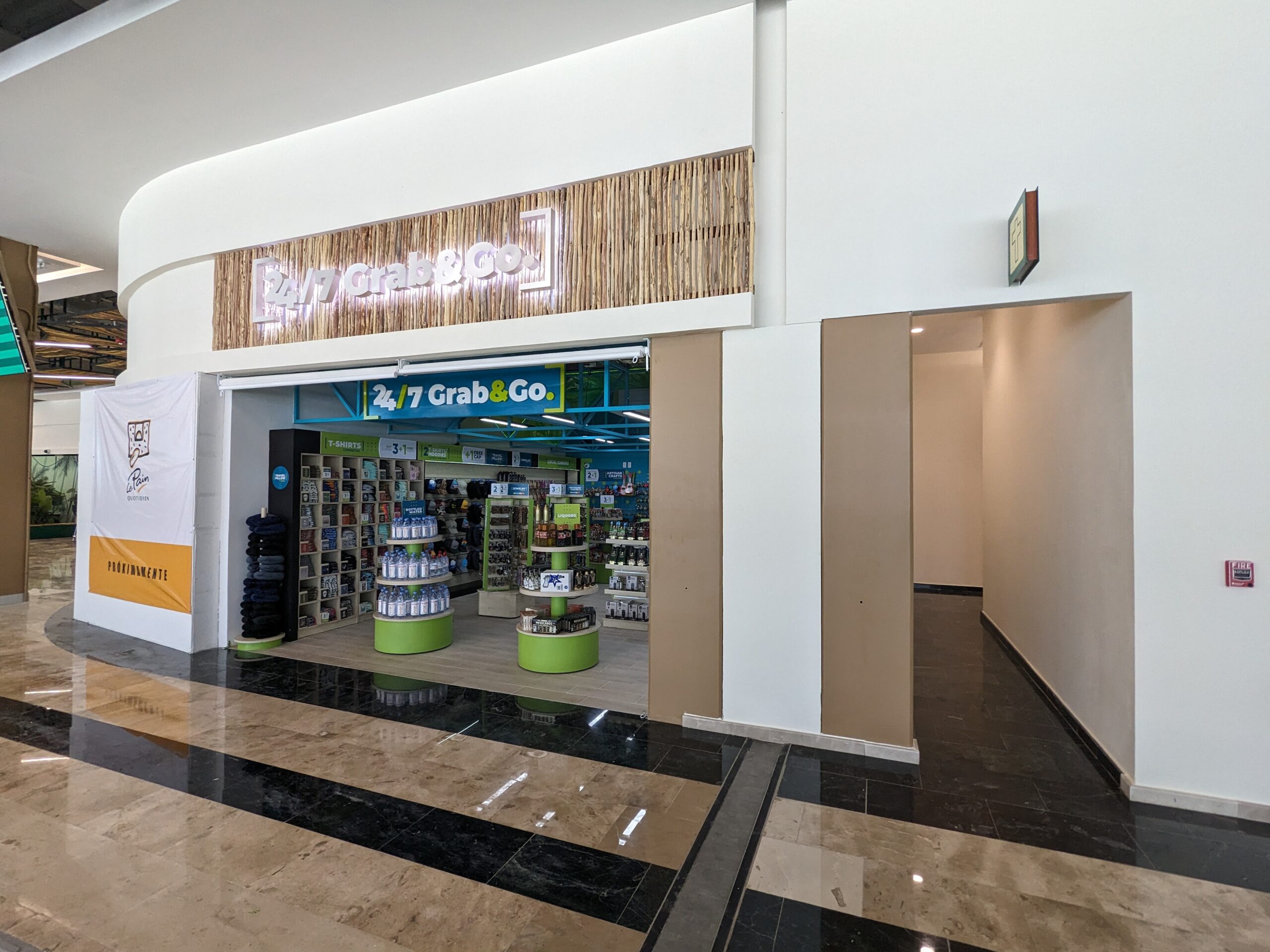 Tulum Airport grab and go store