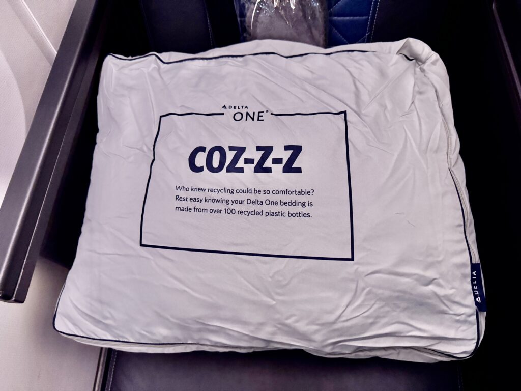 delta 767-400ER blankets