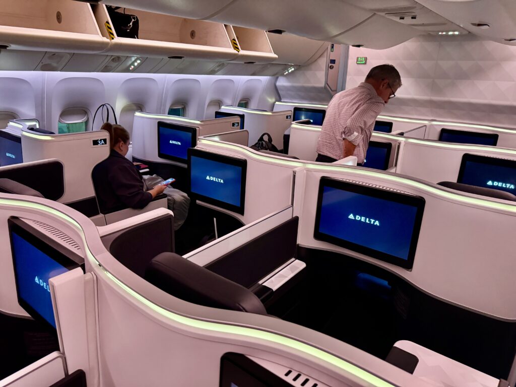 delta 767-400ER cabin
