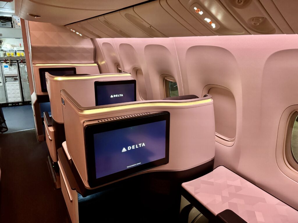delta 767-400ER cabin