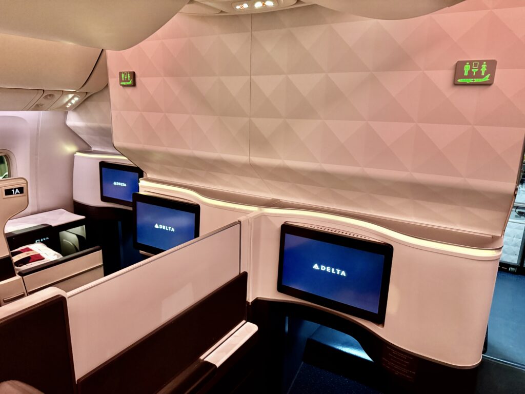 delta 767-400ER partition